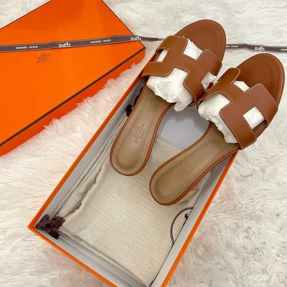 Hermes Oasis Sandals in Gold - Picture 2 of 4